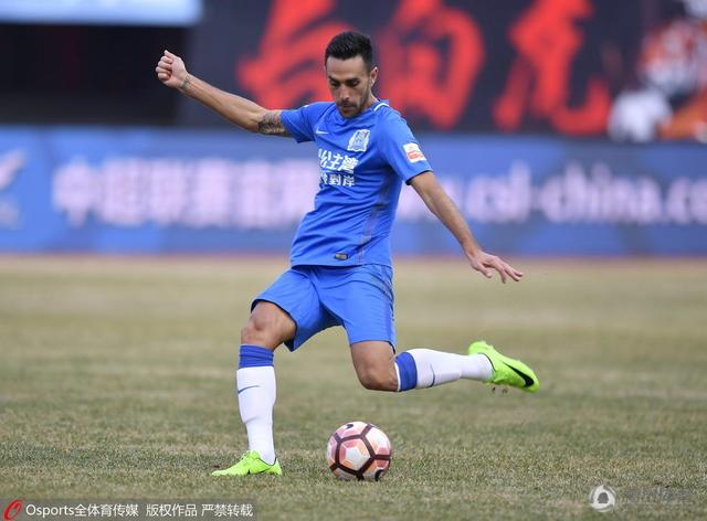 甚至马克马尔巴夫本人也在自己的影片中出演过一个角色。